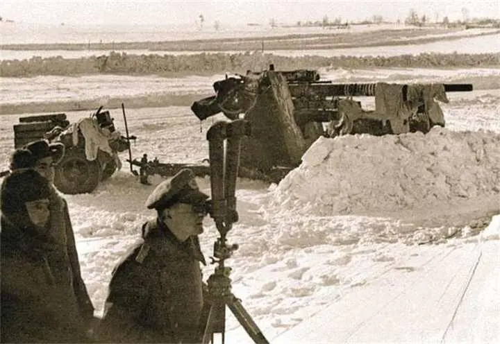 Немецкие артиллерийские позиции югозападнее Ржева Зима 1942 г В центре - фото 304