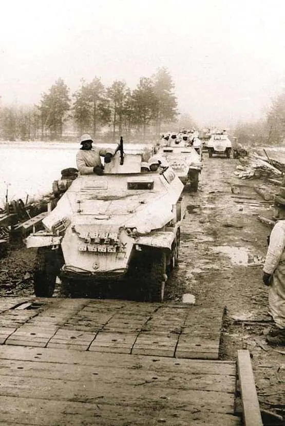 Бронетехника 16й танковой дивизии Вермахта на марше Украина зима 1944 года - фото 711