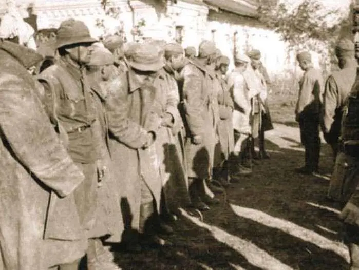 Советские военнопленные Крым 1942 год За отвагу советская медаль - фото 353