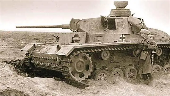 Подбитый средний танк PzKpfw III 60й моторизованной дивизии Сентябрь 1942 г - фото 550