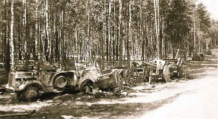 Брошенная на обочине дороги немецкая артиллерия StuG IV немецкое 75мм - фото 817