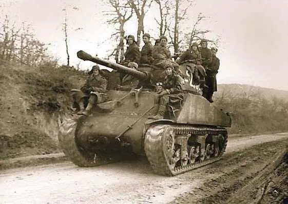 M4 Sherman основной американский средний танк периода Второй мировой войны - фото 929