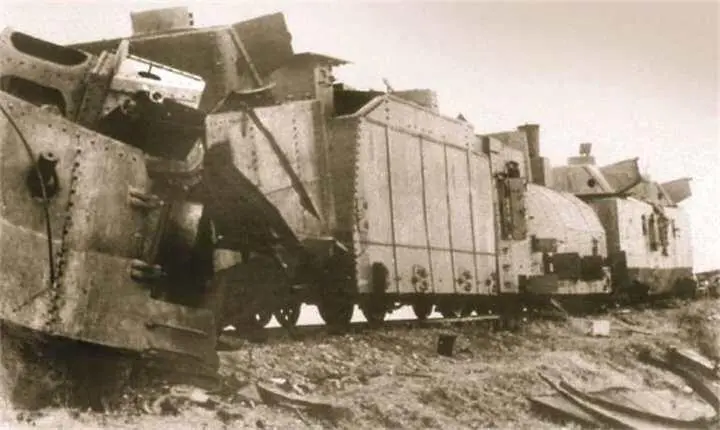 Еще один уничтоженный бронепоезд Кавказ октябрь 1942 г В 1930е годы едва - фото 597