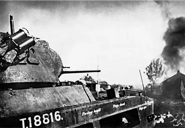Английский танк MKII Матильда перед атакой ЮгоЗападный фронт май 1942 - фото 87