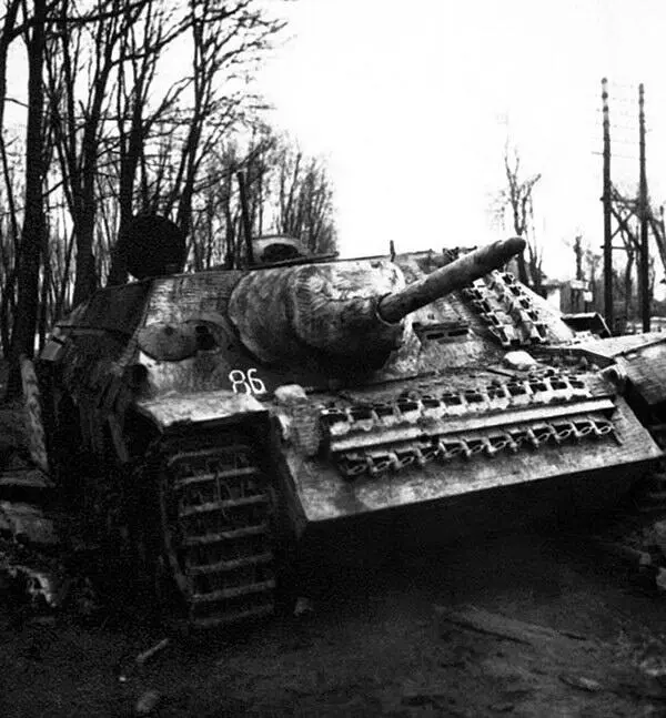 Оставленный экипажем Panzerjager IV B ствол орудия вставлен снаряд События 4 - фото 17