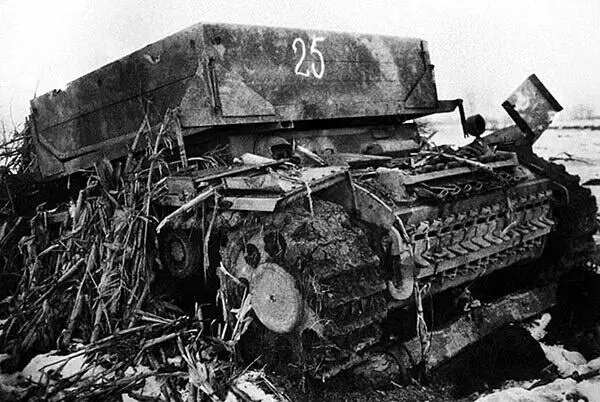 Брошенный ремонтноэвакуационный Bergepanzer III Номер 25 нанесен советской - фото 21