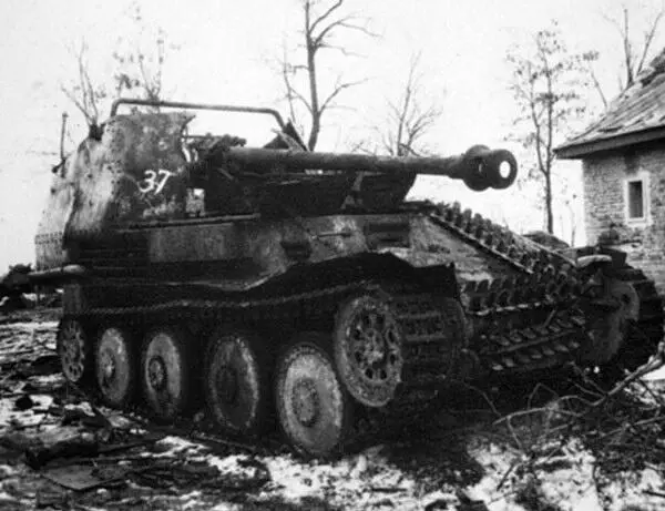 Подбитая 75мм самоходная противотанковая пушка Panzerjaeger 38t AusfM - фото 22