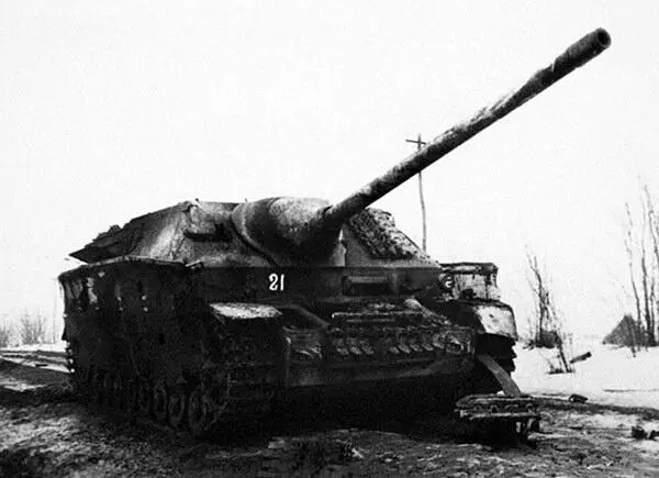 Истребитель танков Jagdpanzer IV70A подбитый в районе озера Балатон На - фото 41