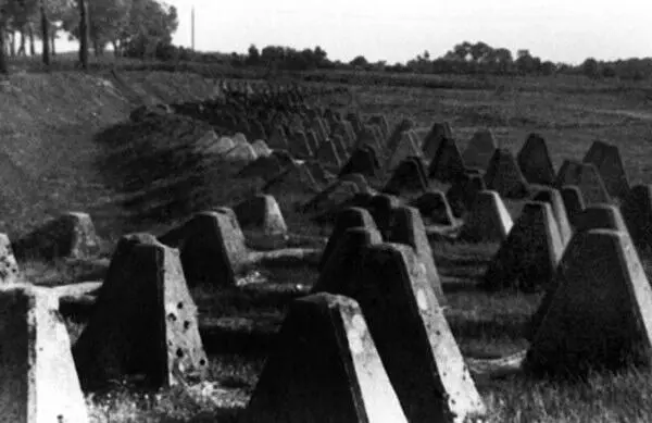 Противотанковые надолбы драконьи зубы на укрепленной линии ВартыОдера - фото 75
