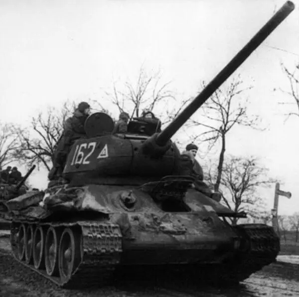 Танк Т3485 2й гв танковой армии на подступах к Штеттину Февраль 1945 г - фото 79