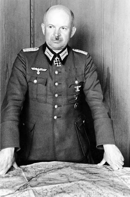 Начальник штаба 1й ТГр полковник К Цейтцлер Вскоре он станет - фото 111