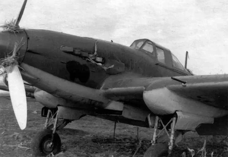 Оставленный на аэродроме одноместный штурмовик Ил2 16я авиадивизия - фото 172