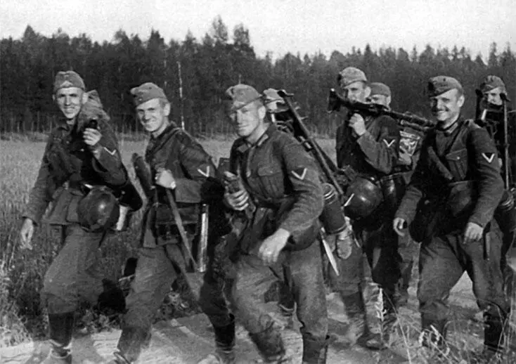 Солдаты 291й пд улыбаются военному корреспонденту Впереди их ждет тяжелая - фото 36