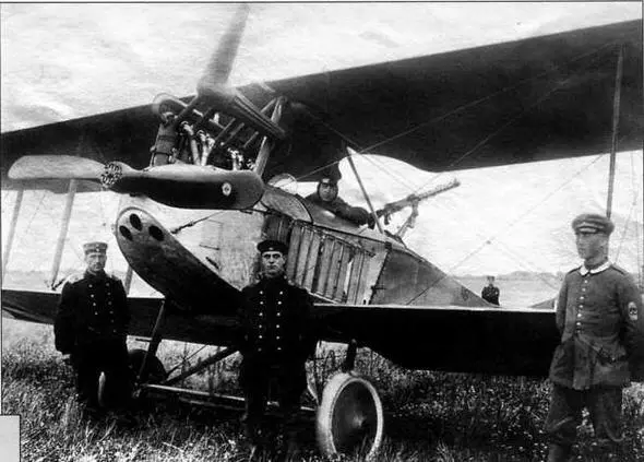 Июль 1915 г Иммельман в кабине кампффлюгцойга LVG DIV Pol CI Теперь - фото 32