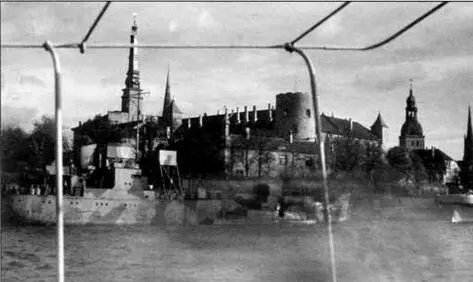 Плавучая батарея SAT3 August в Риге 1941 г Истребители Bf 109F2 2й - фото 51
