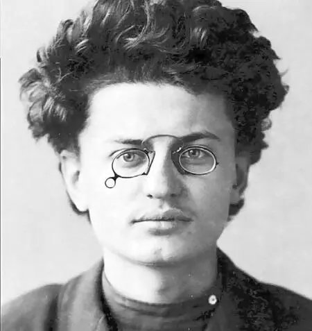 Л Д Троцкий Участник революционного движения с 1896 года Окончательный же - фото 20