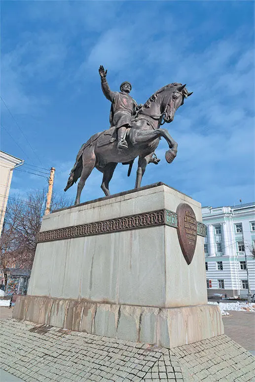 Памятник великому князю Михаилу Ярославичу Тверскому Юрий всетаки не остался в - фото 89
