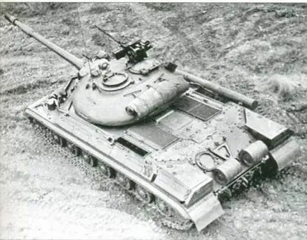 ТанкТ10М Объект 272 выпуска мая 1959 г Командирская башенка слева и - фото 155
