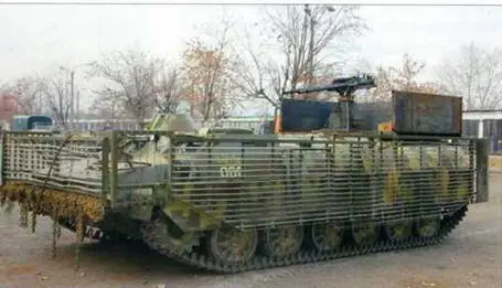 Украинский тягач МТЛБ с решетчатыми экранами В задней части корпуса - фото 35