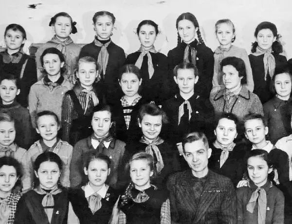 243я школа Фрунзенского района Вот как вспоминает о вселении Шостаковича - фото 53