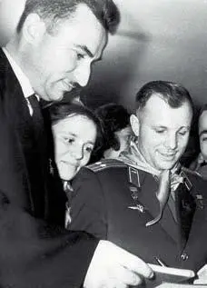 7 Гагарин и храм Христа Спасителя В 1964 году Юрий Гагарин побывал в - фото 441