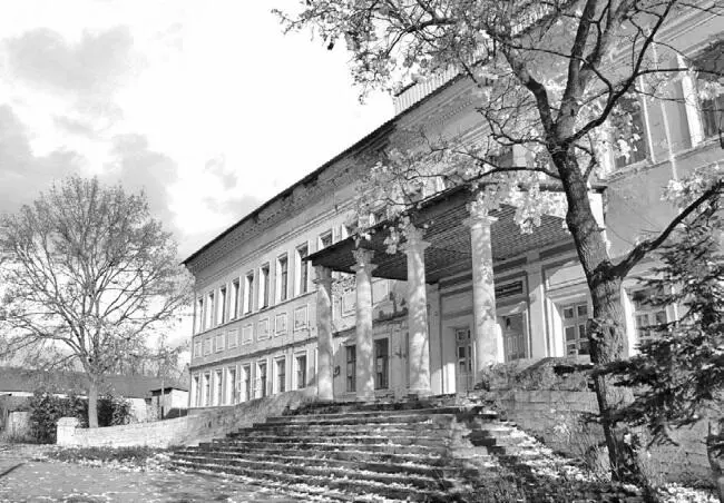 Усадьба Баташевых Его дом в старину был длиннее Сейчас здесь все снесено а - фото 26