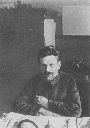 М И Калинин комиссар городских хозяйств Северной области в рабочем - фото 15