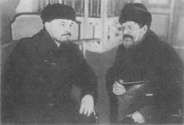 В И Ленин и М И Калинин на I Всесоюзном съезде трудовых казаков Москва 1 - фото 16