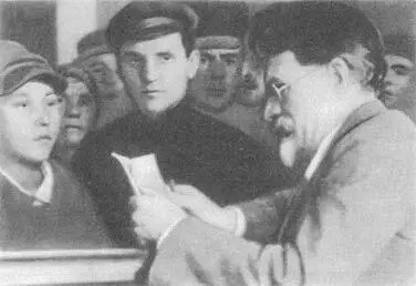 М И Калинин в своей приемной 1926 г М И Калинин принимает посла США - фото 23