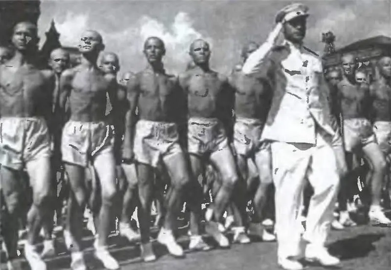 1936 год Красная площадь Ровно через год казнят известных командиров Красной - фото 13