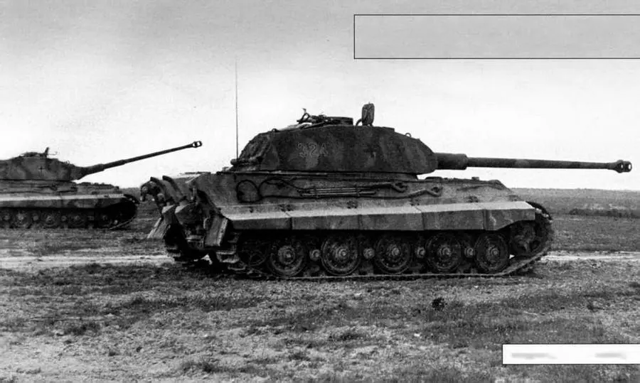 Учения танков Королевский тигр из состава 503го батальона тяжелых танков - фото 11