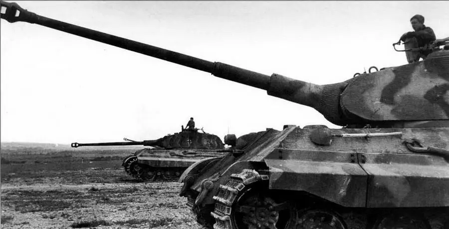 Один из Королевских тигров 503го батальона тяжелых танков Лето 1944 года - фото 22