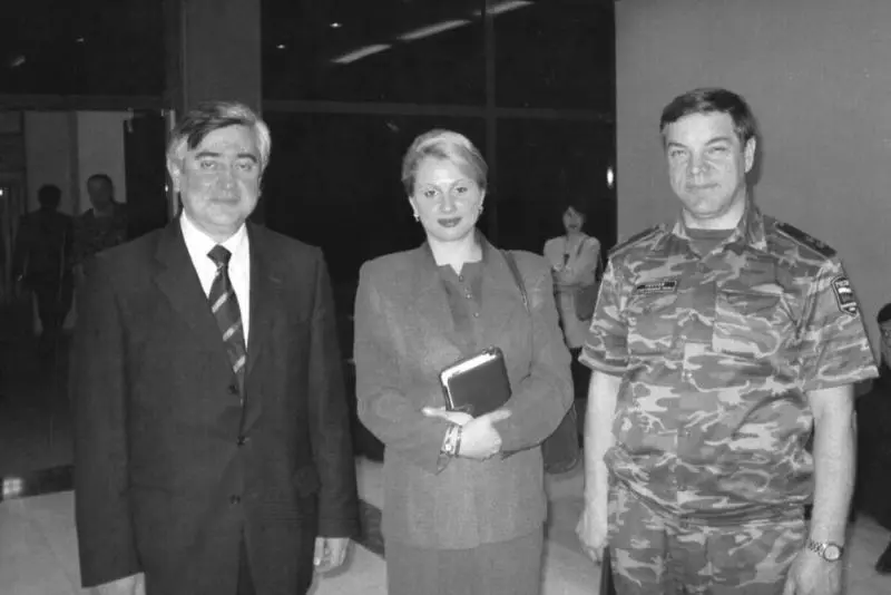 Ты что едешь так спросил Сандро когда я садилась в машину Да а - фото 28