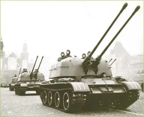 ЗСУ572 на Красной площади во время парада 7 ноября 1964 года Вид сверху - фото 122