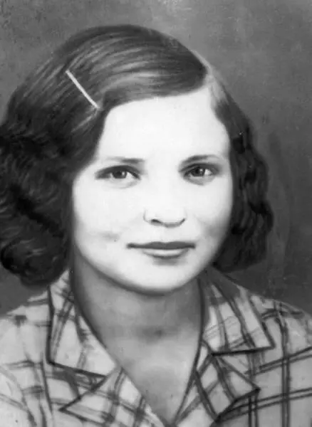 Дарья Камшилина 1934 г Провожая на фронт дорогих ее сердцу мужчин она как и - фото 52