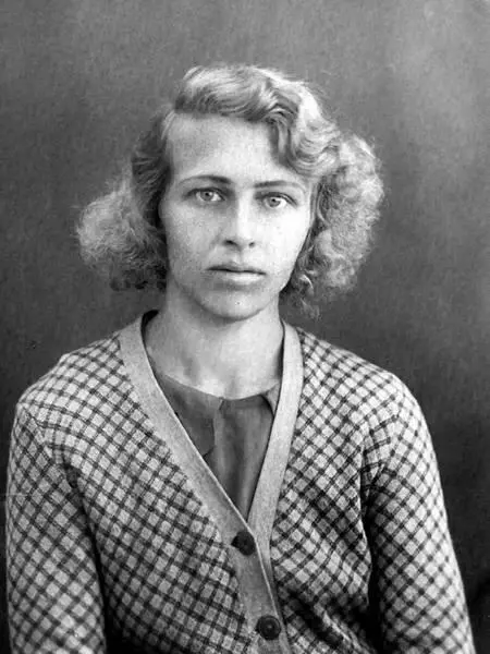 Ворончихина Валентина Васильевна Ирбит 1942 г Рядом с оркестром - фото 61