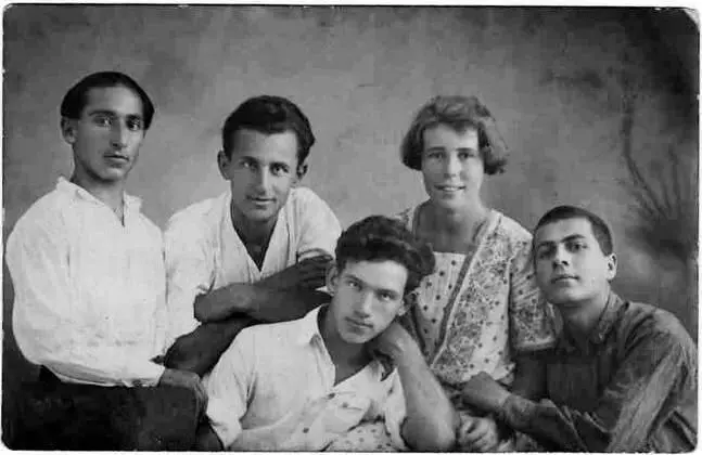 Эривань 27 августа 1929 года Слева направо наверху Борис Шальман - фото 77