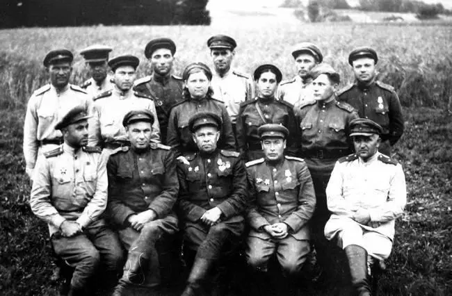 Военнополевой лазарет Капитан ветеринарной службы Шервуд А Л в последнем - фото 86