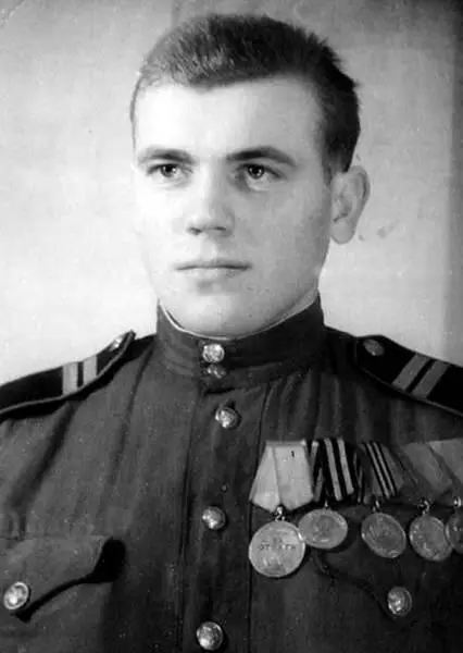 И довоевал Сергей до конца до Берлина И опять щадила его судьба и берёг - фото 95