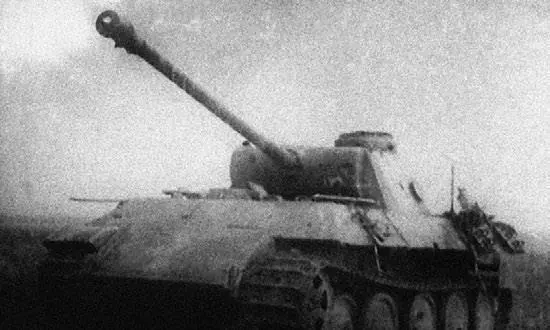 Пантеры 39го тп 10й тб подбитые воинами 1й ТА Июль 1943 г - фото 45