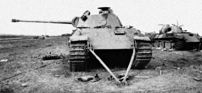 Пантеры 39го тп 10й тб подбитые на Курской дуге Июль 1943 г - фото 59