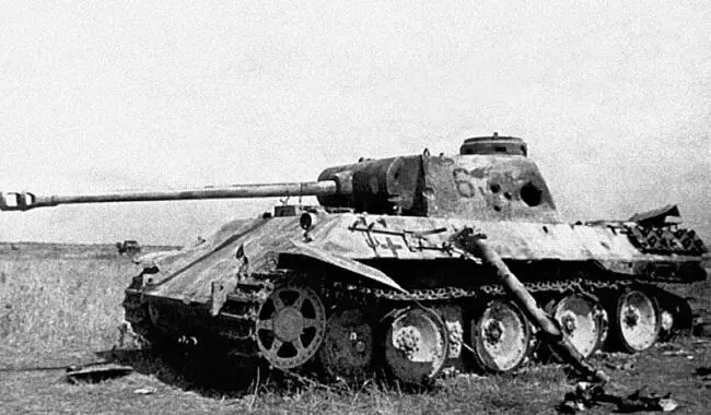Пантеры 39го тп 10й тб подбитые на Курской дуге Июль 1943 г - фото 60