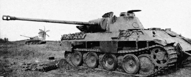 Пантеры 39го тп 10й тб подбитые на Курской дуге Июль 1943 г - фото 61