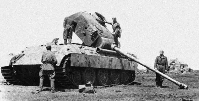 Пантеры 39го тп 10й тб подбитые на Курской дуге Июль 1943 г Две - фото 63
