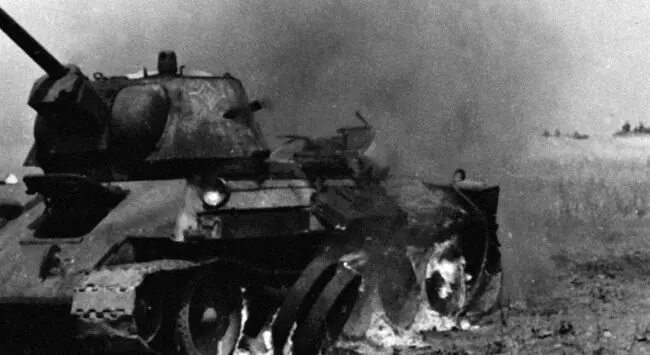 Две верхние фотографии подбитые Т34 3го мк 1й ТА Июль 1943 г Курская - фото 64