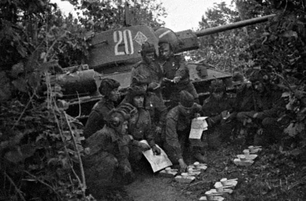 Танкисты 22й тбр 6го тк слева 1й ТА Июль 1943 г Александр Бурда Лето - фото 66