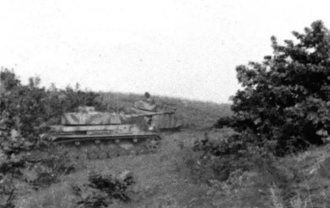 Наступают немецкие танки 2го тк СС Июль 1943 г южный фас Курской дуги - фото 85