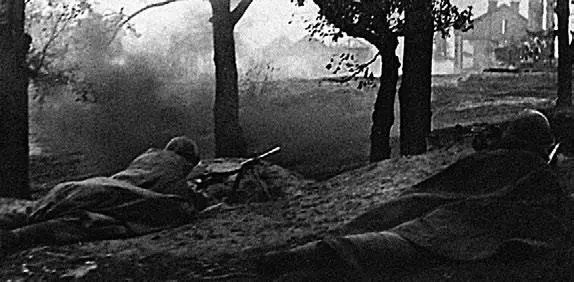 На огневой позиции Июль 1943 г Белгородское направление Генерал армии - фото 134