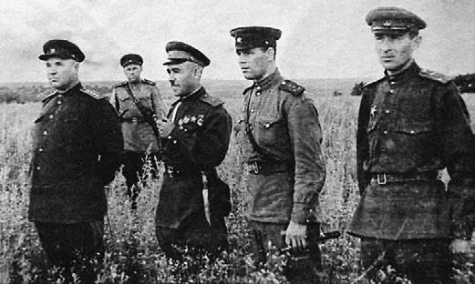 Генерал армии тов Дманасенко и генераллейтенант тов Кривошеин командир - фото 135