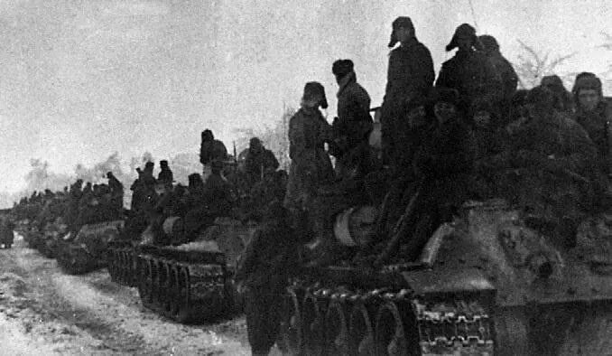 Танки с десантом 69го гв тп на марше Зима 19431944 гг Колонна танков - фото 189